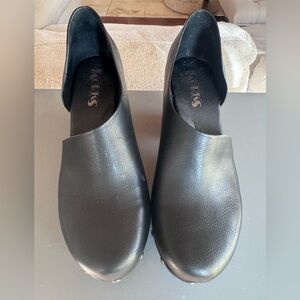 Kork-Ease Black Arielle Wood-Soled d’Orsay (only worn once)